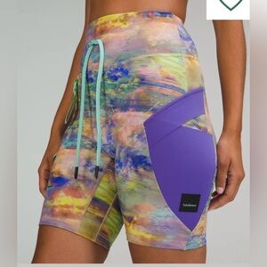 LULULEMON ~Cargo Super-High-Rise Hiking Shorts
Size 4